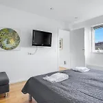 2 Bedroom Cozy In Appartement