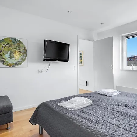 2 Bedroom Cozy In Apartament