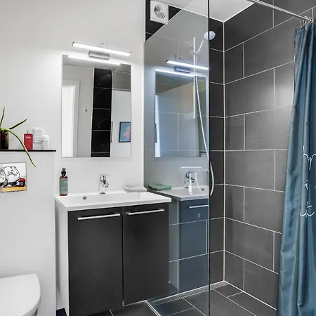 2 Bedroom Cozy In