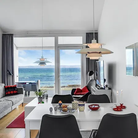 2 Bedroom Cozy In Διαμέρισμα Ebeltoft