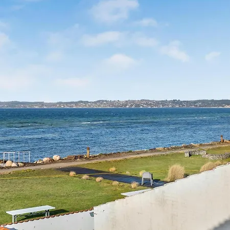2 Bedroom Cozy In Διαμέρισμα Ebeltoft
